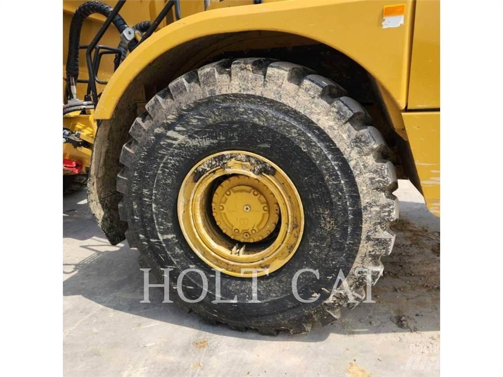 CAT 745 鉸接式起吊車