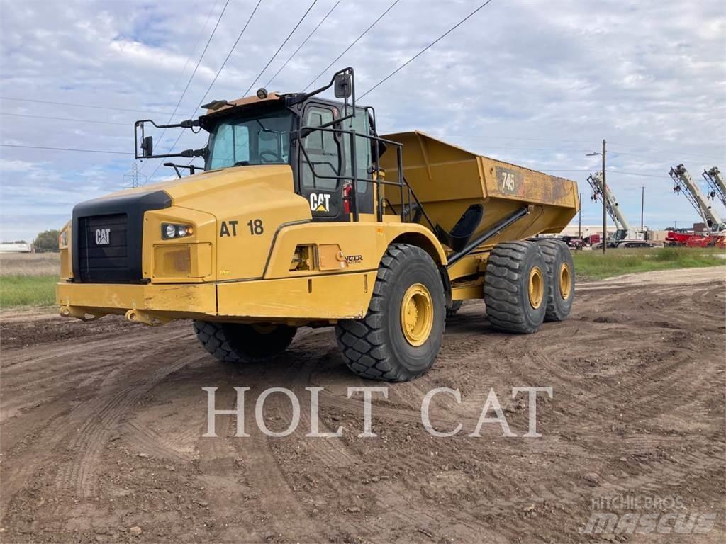CAT 745 鉸接式起吊車