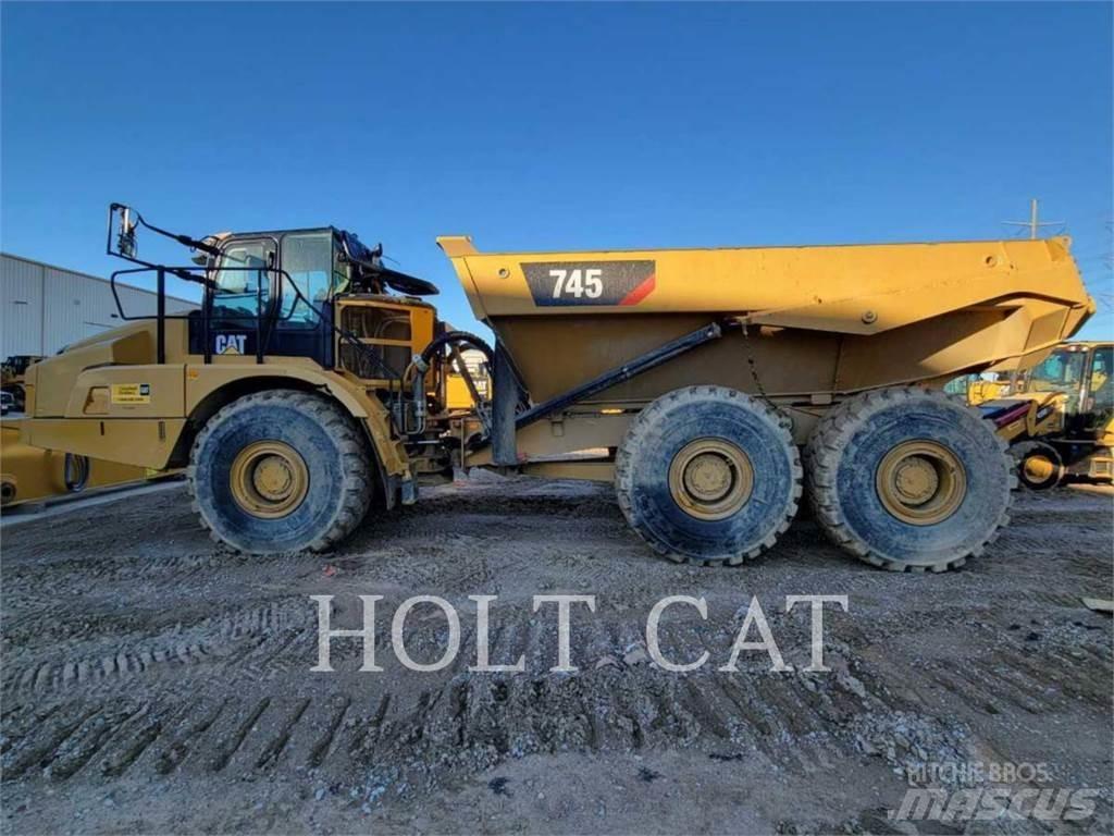 CAT 745 鉸接式起吊車