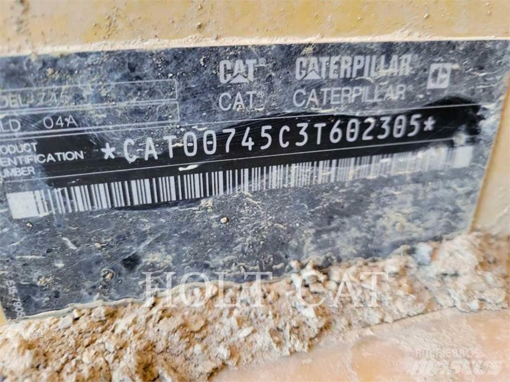 CAT 745 鉸接式起吊車