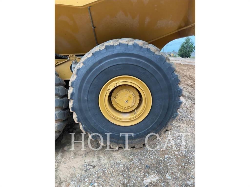 CAT 745 鉸接式起吊車