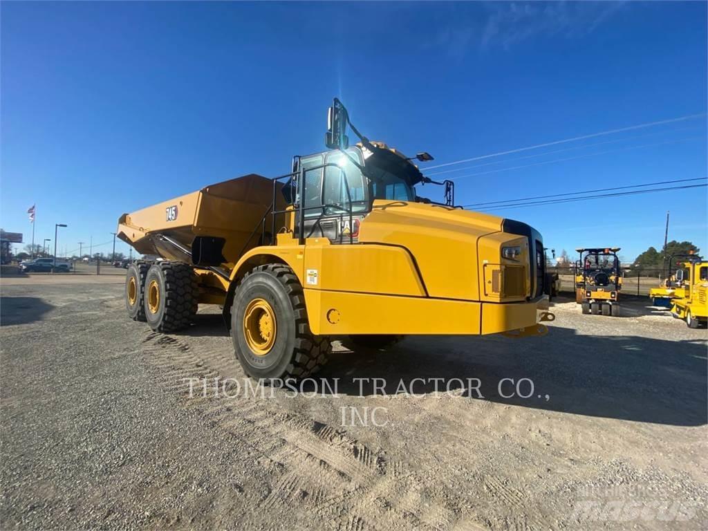 CAT 745 鉸接式起吊車