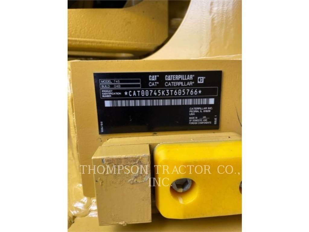 CAT 745 鉸接式起吊車