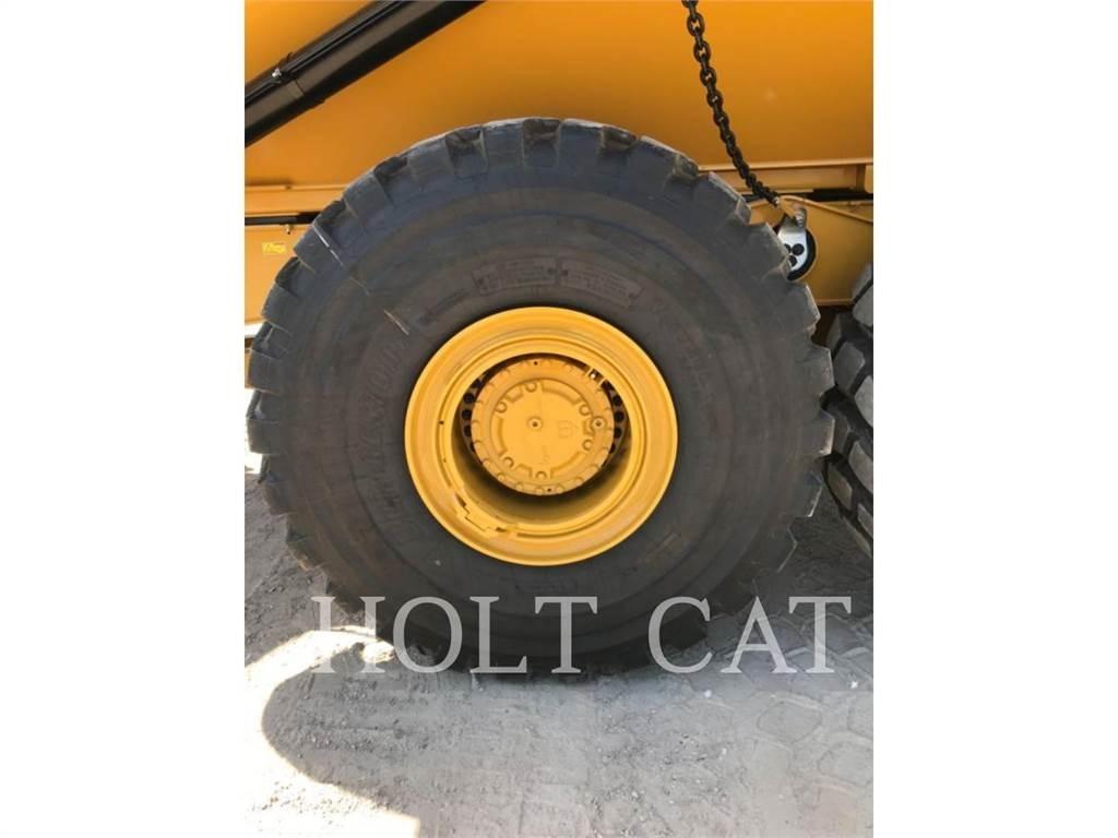 CAT 745 鉸接式起吊車