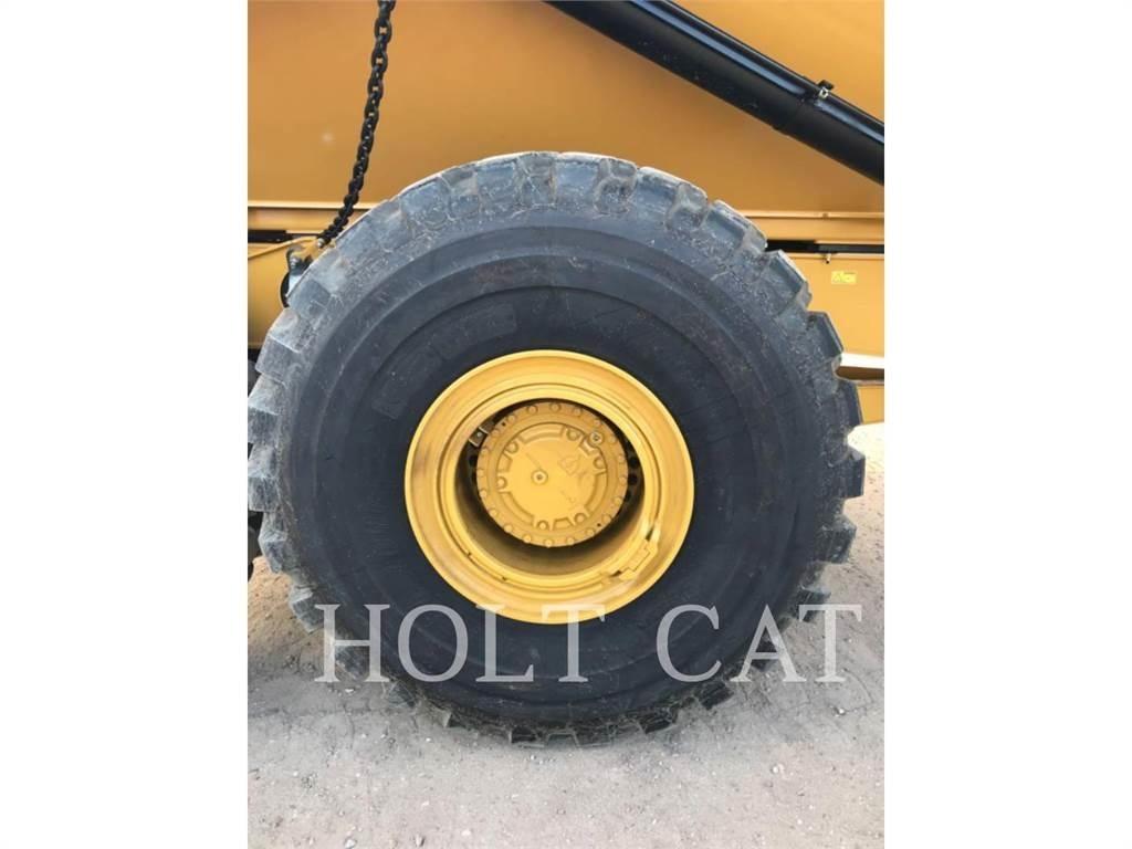 CAT 745 鉸接式起吊車