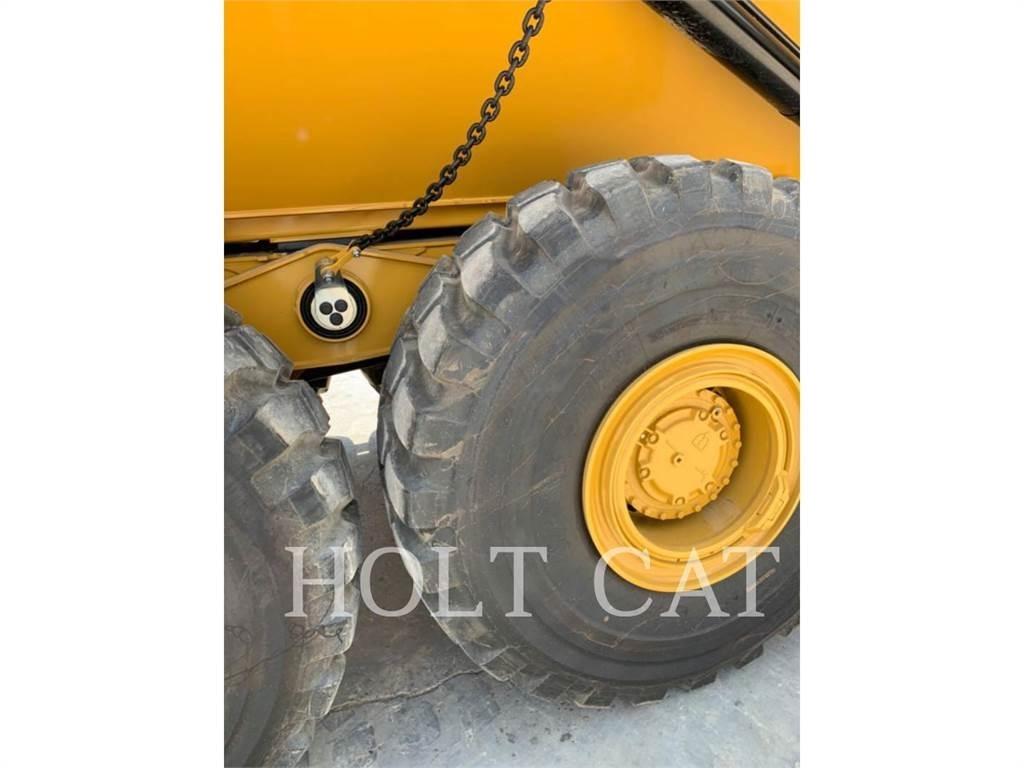 CAT 745 鉸接式起吊車