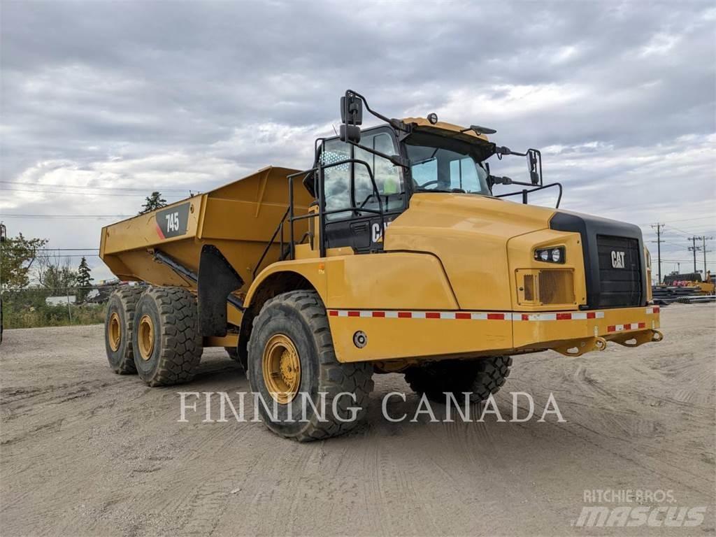 CAT 745 鉸接式起吊車