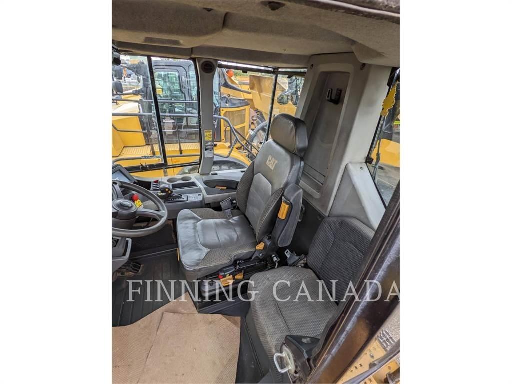 CAT 745 鉸接式起吊車