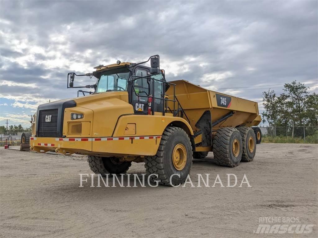 CAT 745 鉸接式起吊車