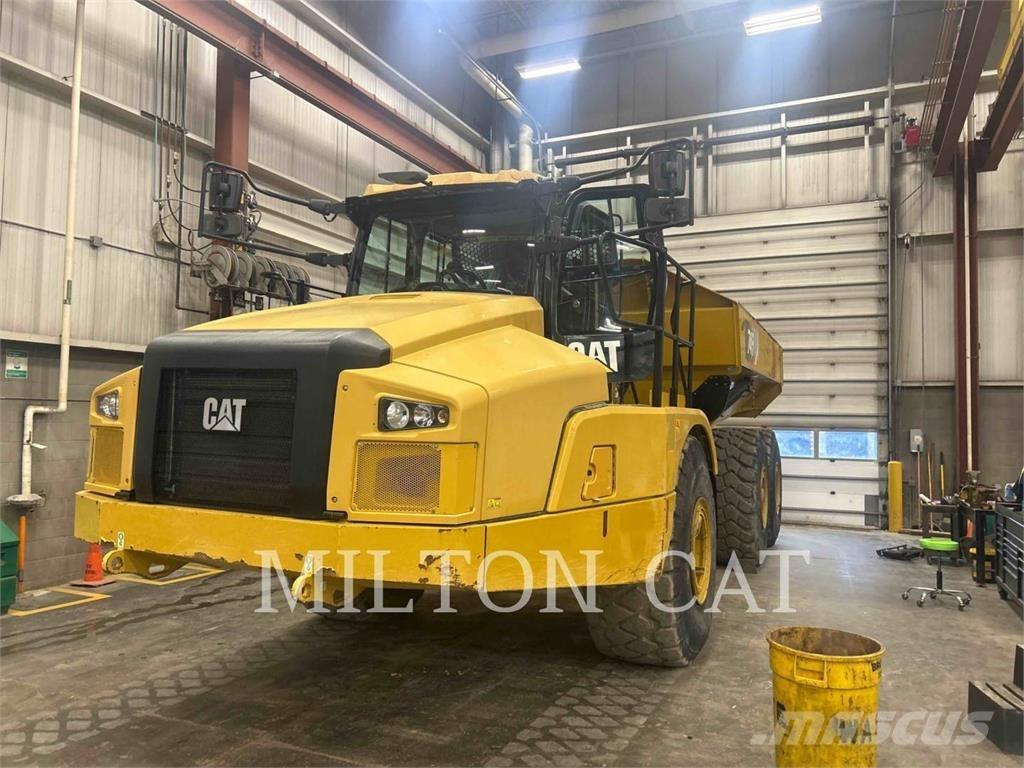 CAT 745 鉸接式起吊車