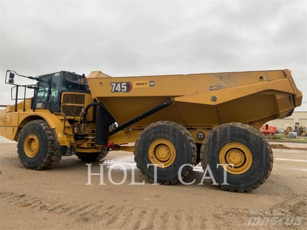 CAT 745 鉸接式起吊車
