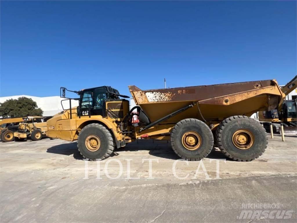CAT 745 鉸接式起吊車