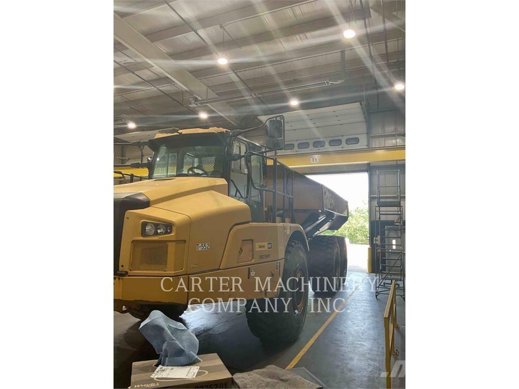 CAT 745 鉸接式起吊車