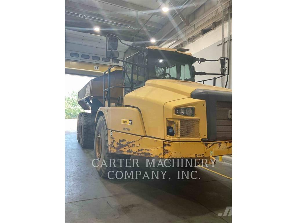 CAT 745 鉸接式起吊車