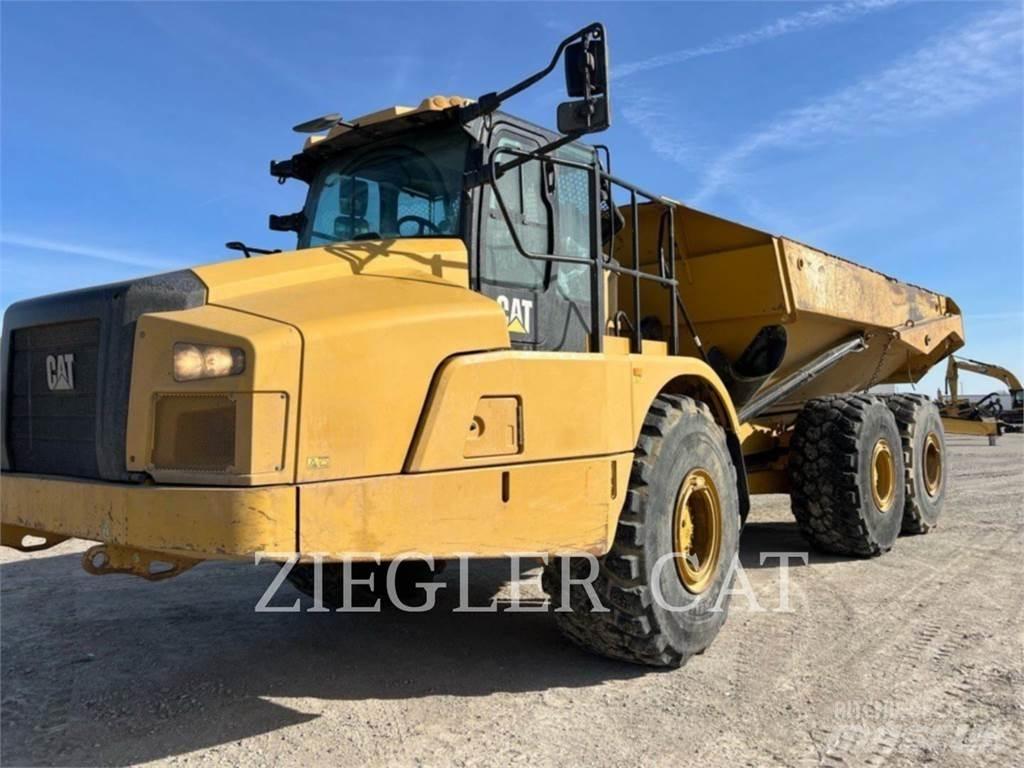 CAT 745 鉸接式起吊車