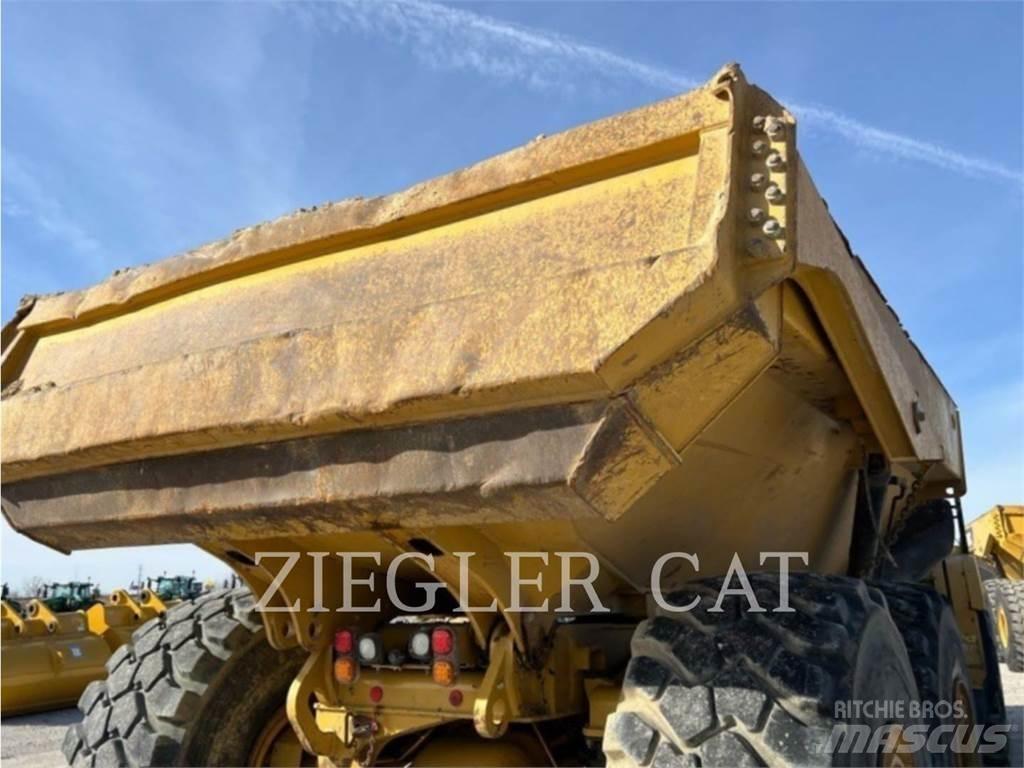 CAT 745 鉸接式起吊車