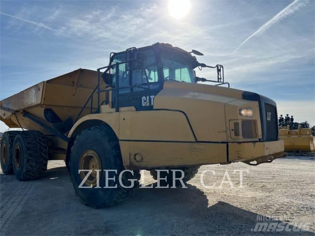 CAT 745 鉸接式起吊車