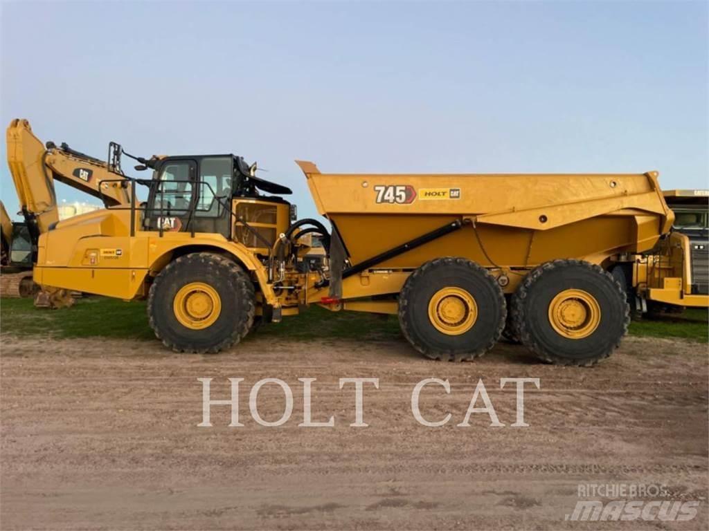 CAT 745 鉸接式起吊車