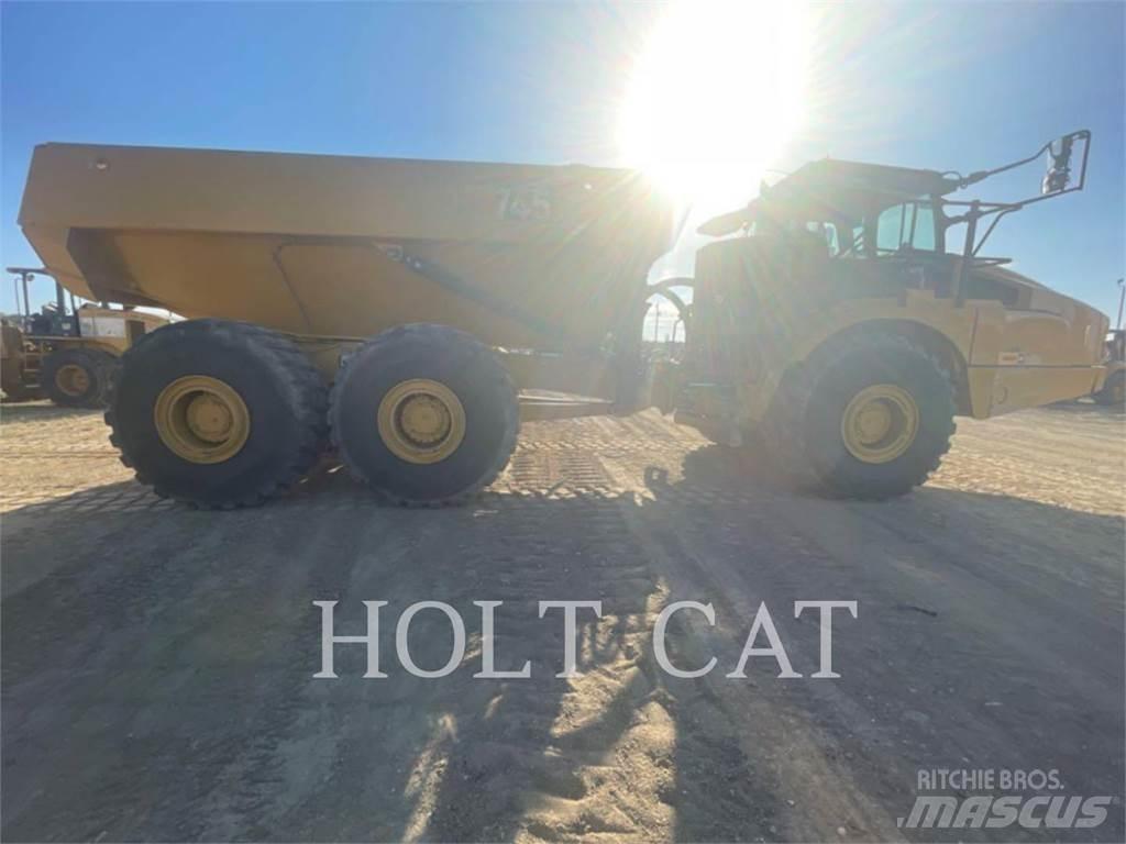 CAT 745 鉸接式起吊車