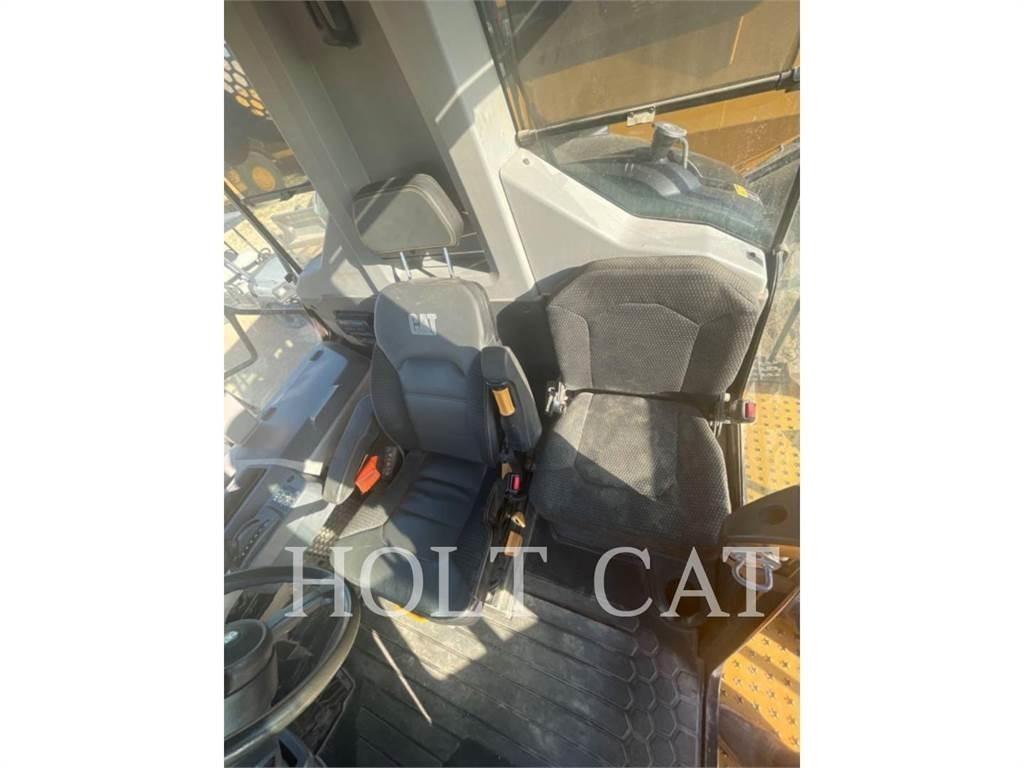 CAT 745 鉸接式起吊車