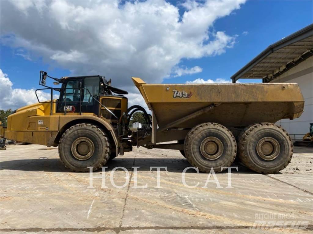 CAT 745 鉸接式起吊車