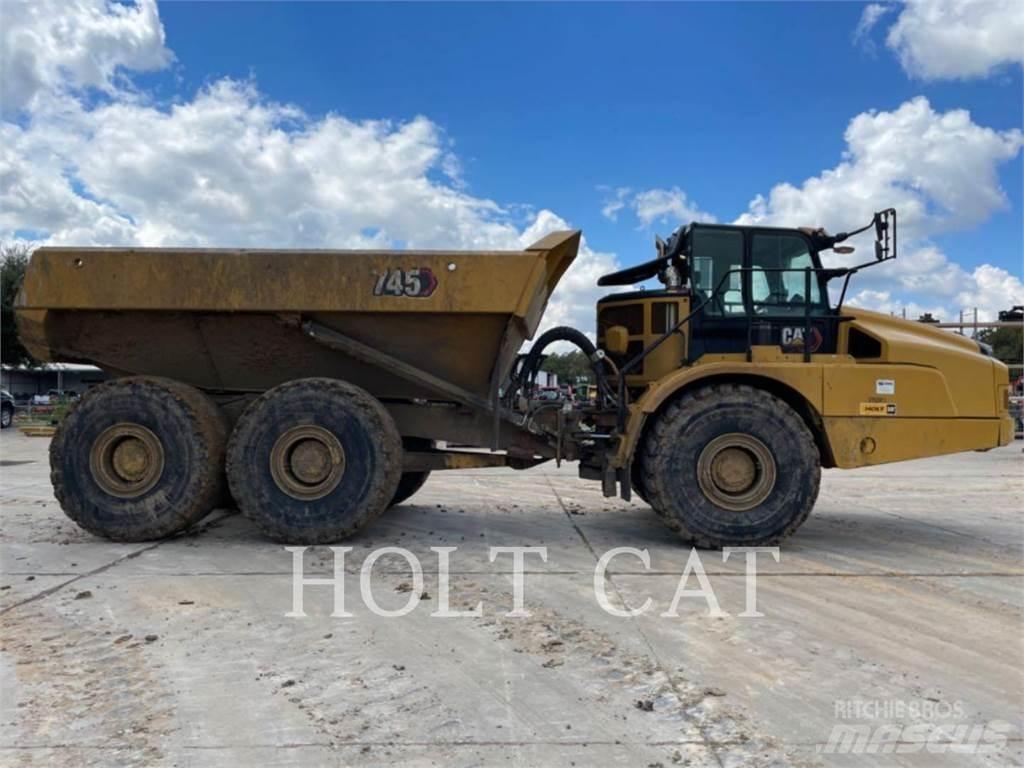 CAT 745 鉸接式起吊車