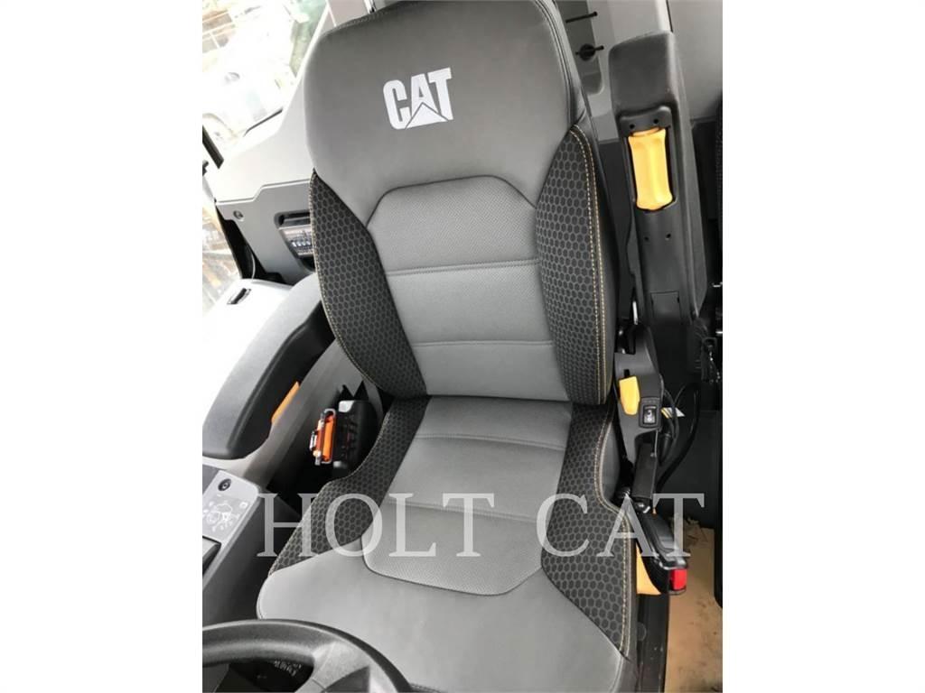 CAT 745 鉸接式起吊車