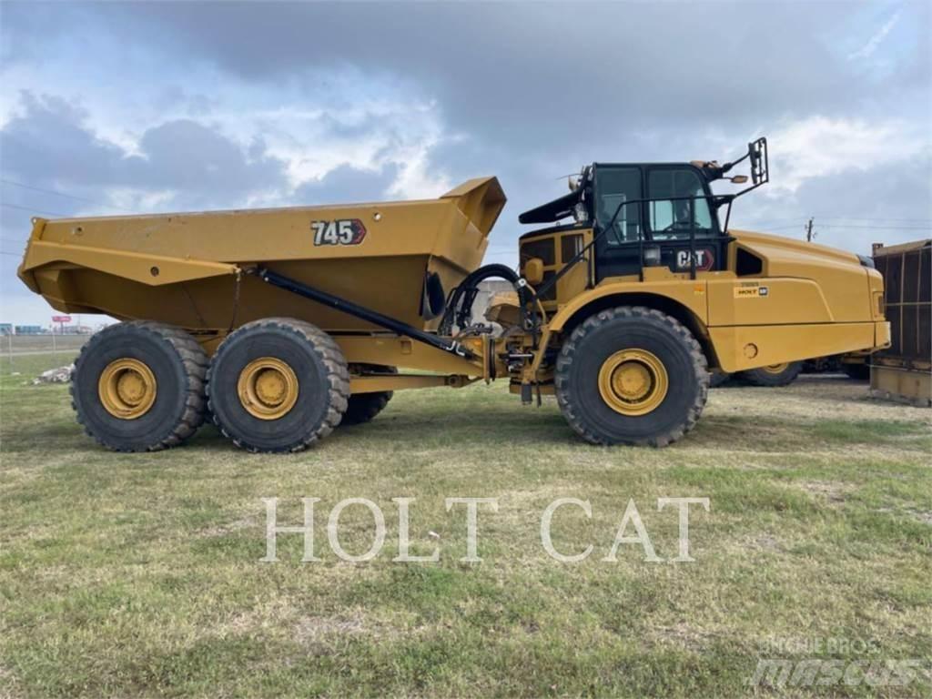 CAT 745 鉸接式起吊車