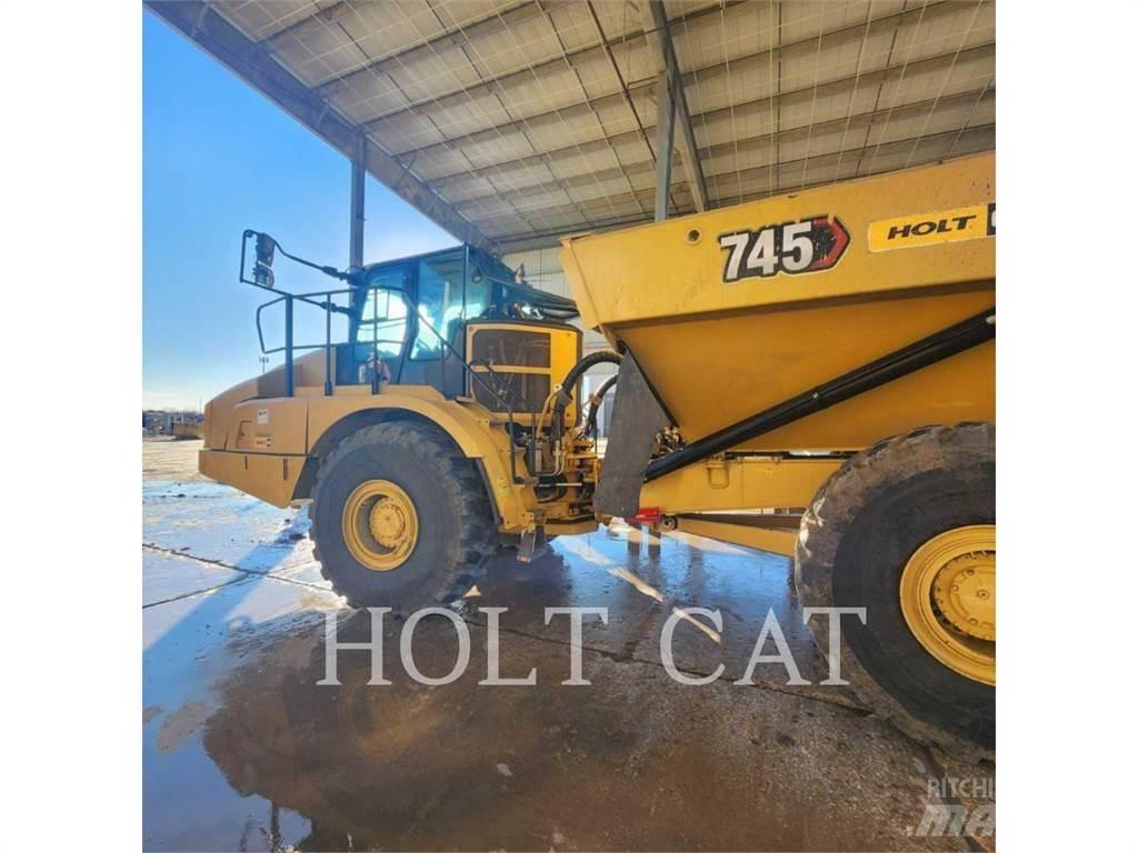 CAT 745 鉸接式起吊車
