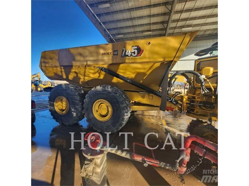 CAT 745 鉸接式起吊車