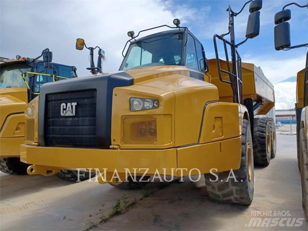 CAT 745 鉸接式起吊車