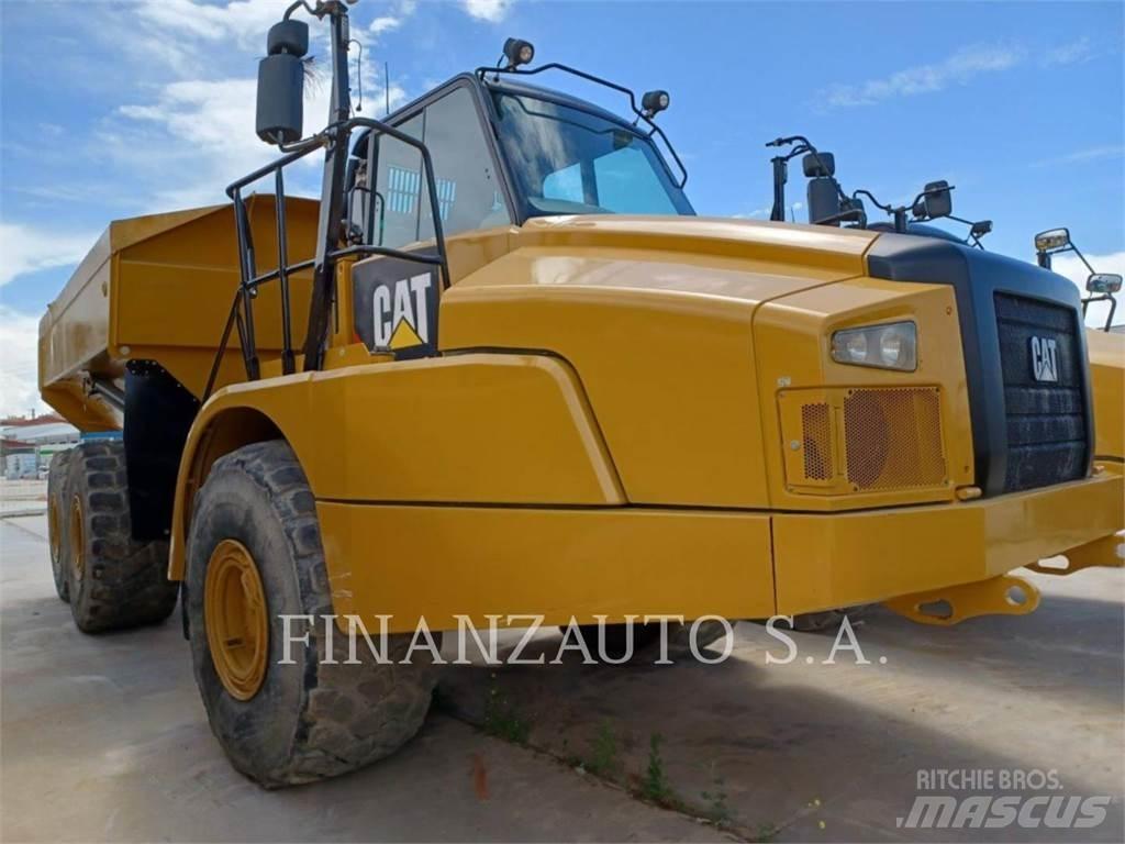 CAT 745 鉸接式起吊車
