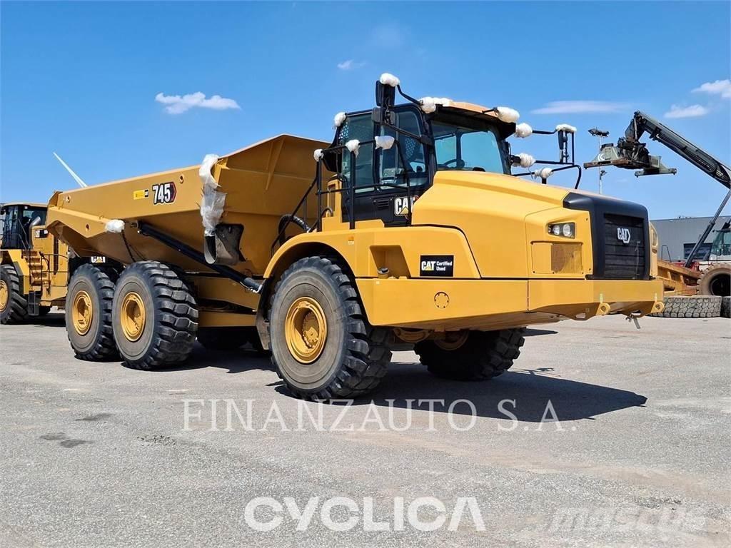 CAT 745 鉸接式起吊車