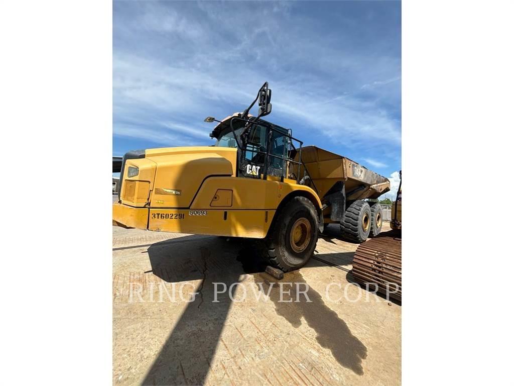 CAT 745 鉸接式起吊車