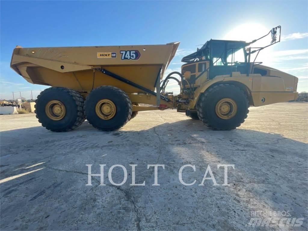 CAT 745 鉸接式起吊車