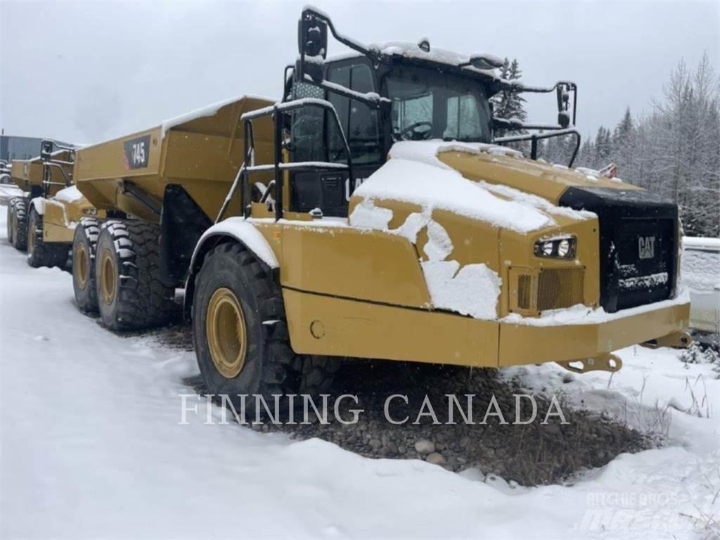 CAT 745 鉸接式起吊車