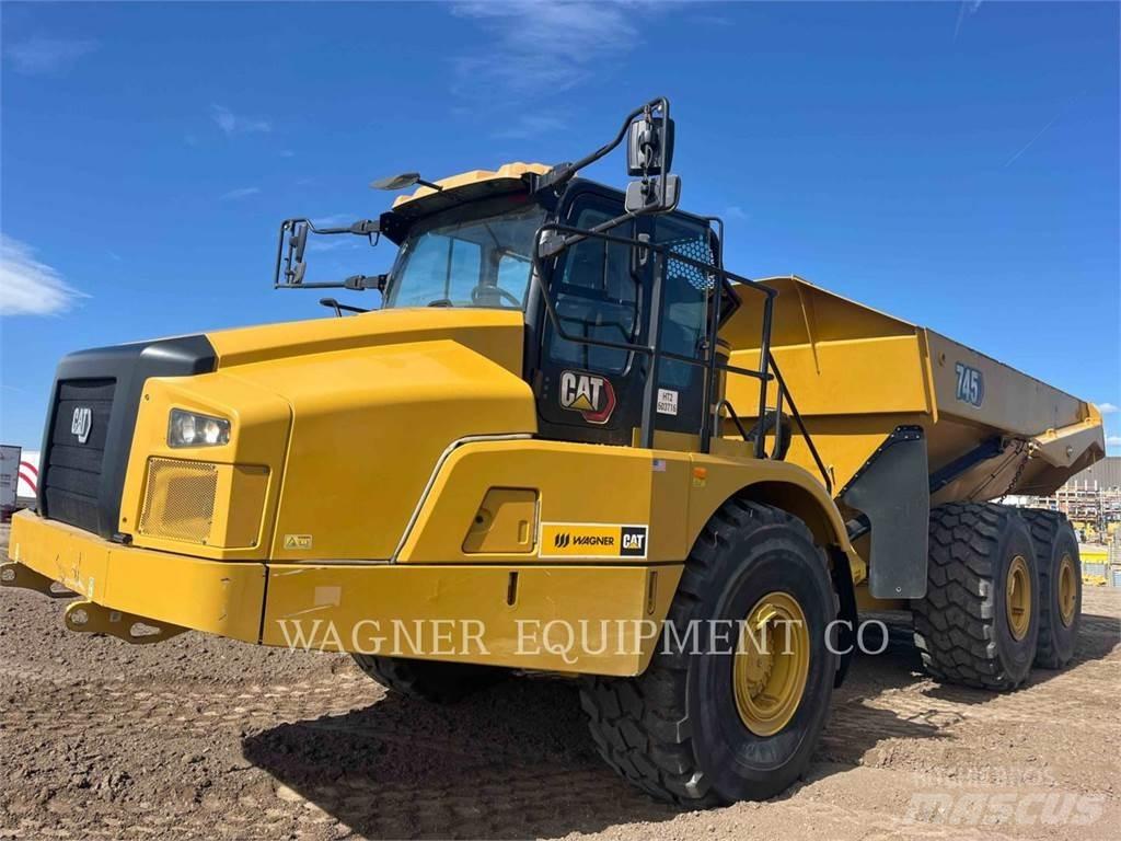 CAT 745 鉸接式起吊車