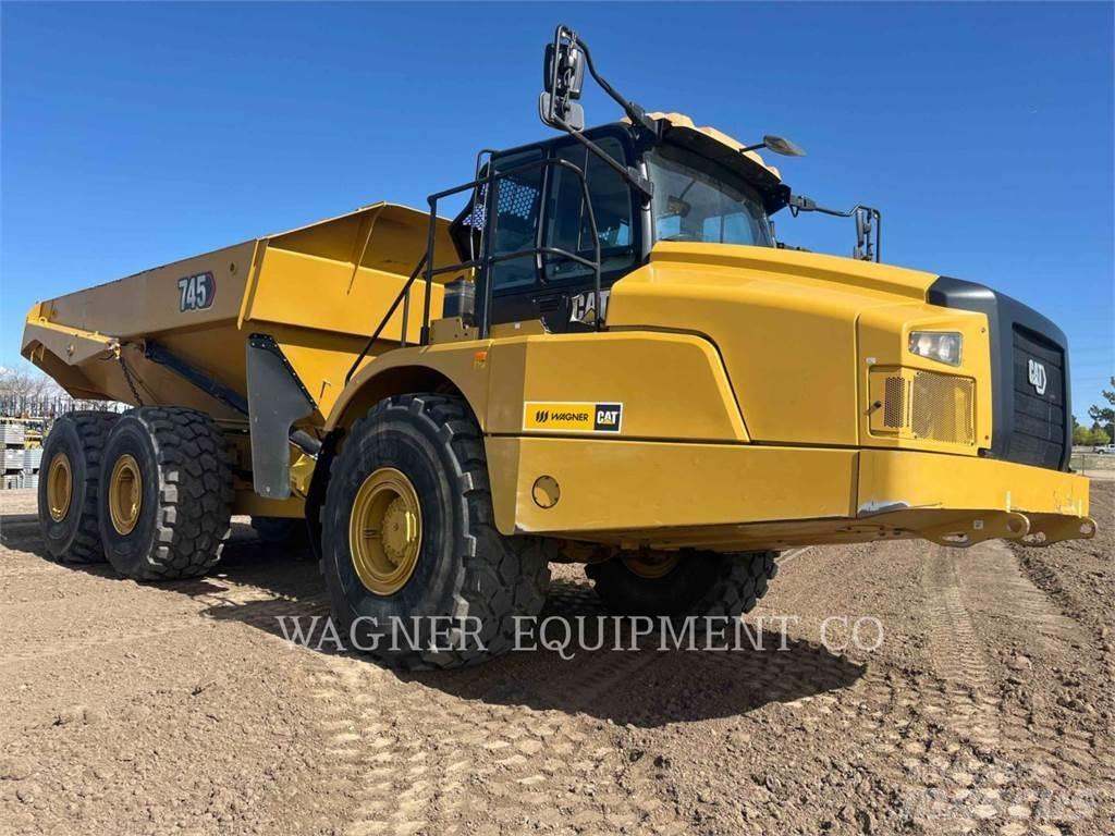 CAT 745 鉸接式起吊車