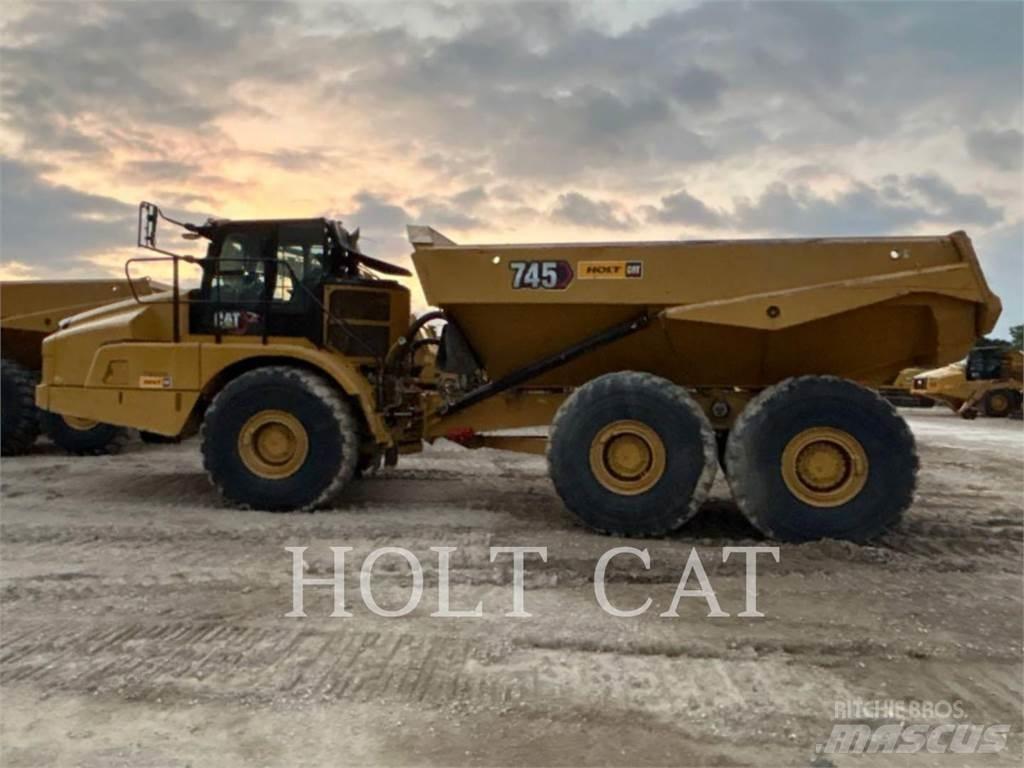 CAT 745 鉸接式起吊車