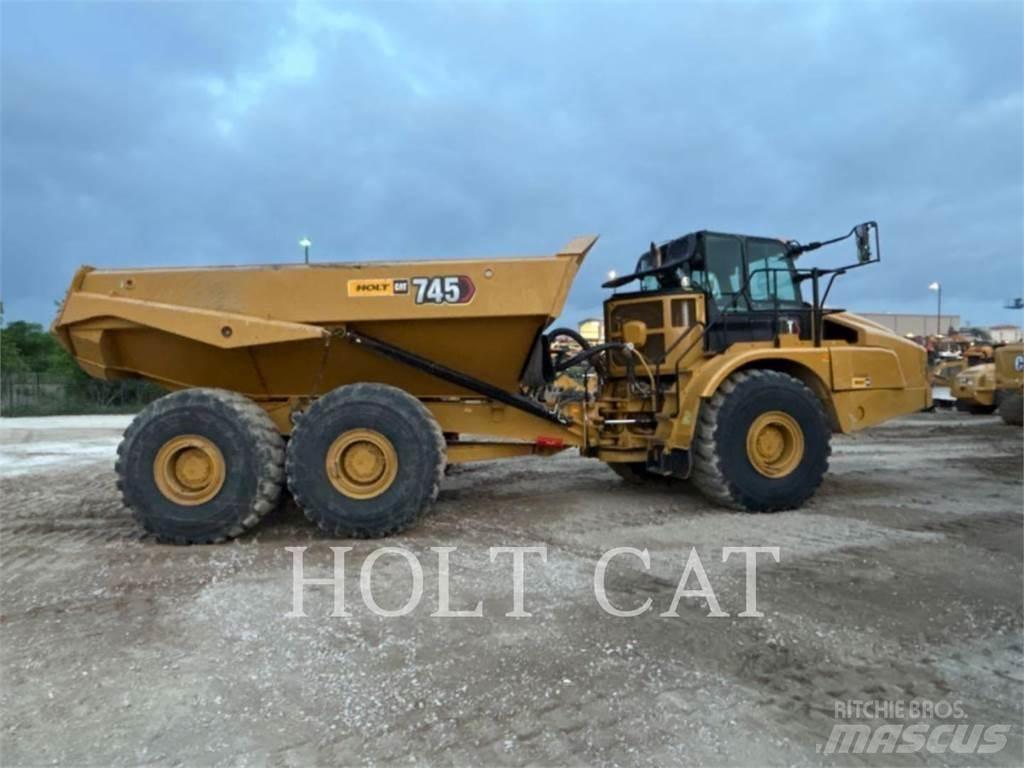 CAT 745 鉸接式起吊車