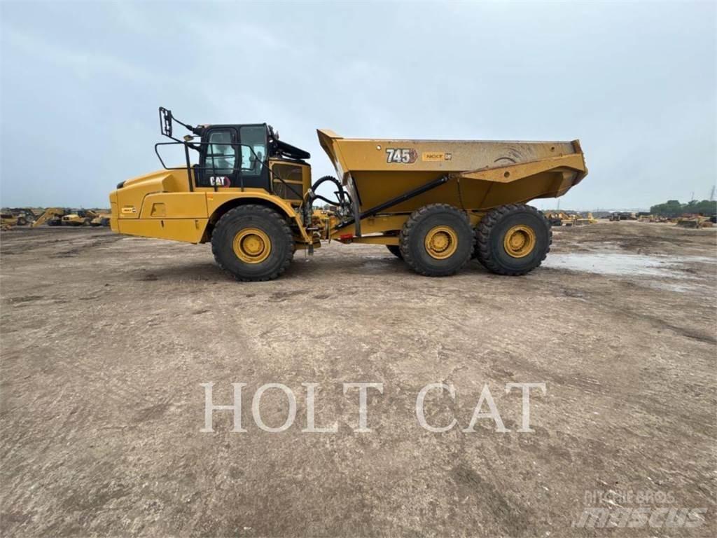 CAT 745 鉸接式起吊車