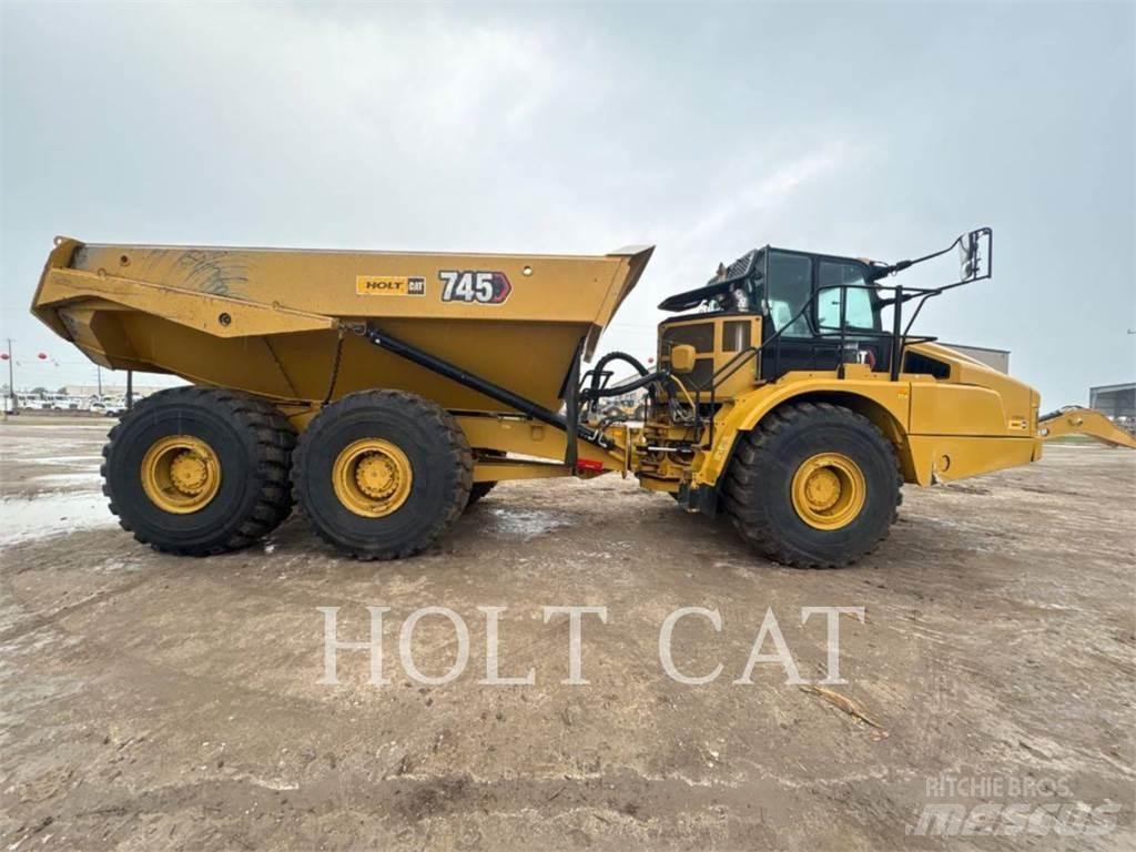 CAT 745 鉸接式起吊車