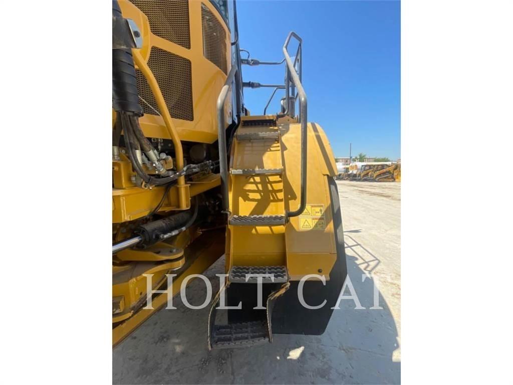 CAT 745 鉸接式起吊車