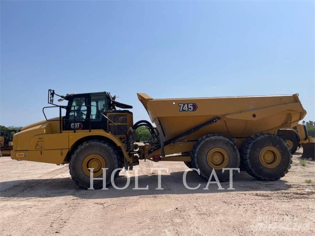CAT 745 鉸接式起吊車