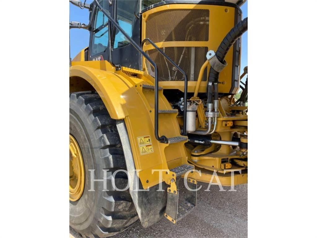 CAT 745 鉸接式起吊車