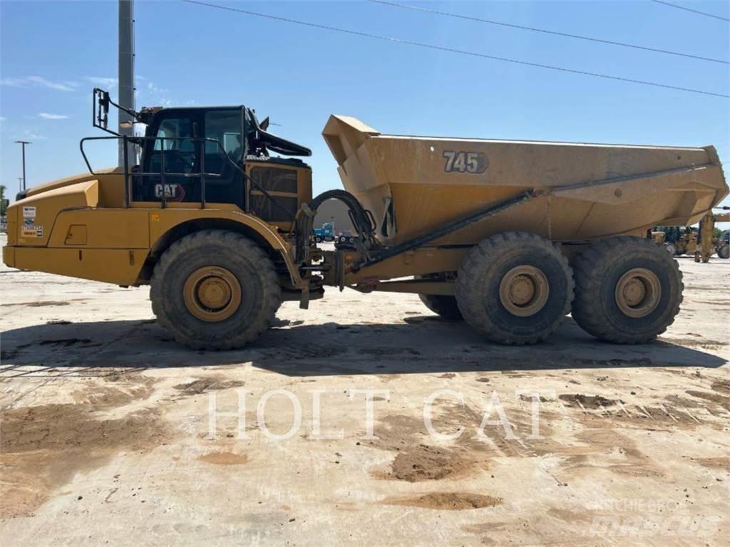 CAT 745 鉸接式起吊車