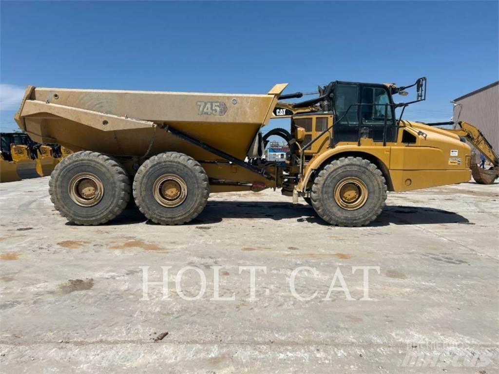 CAT 745 鉸接式起吊車