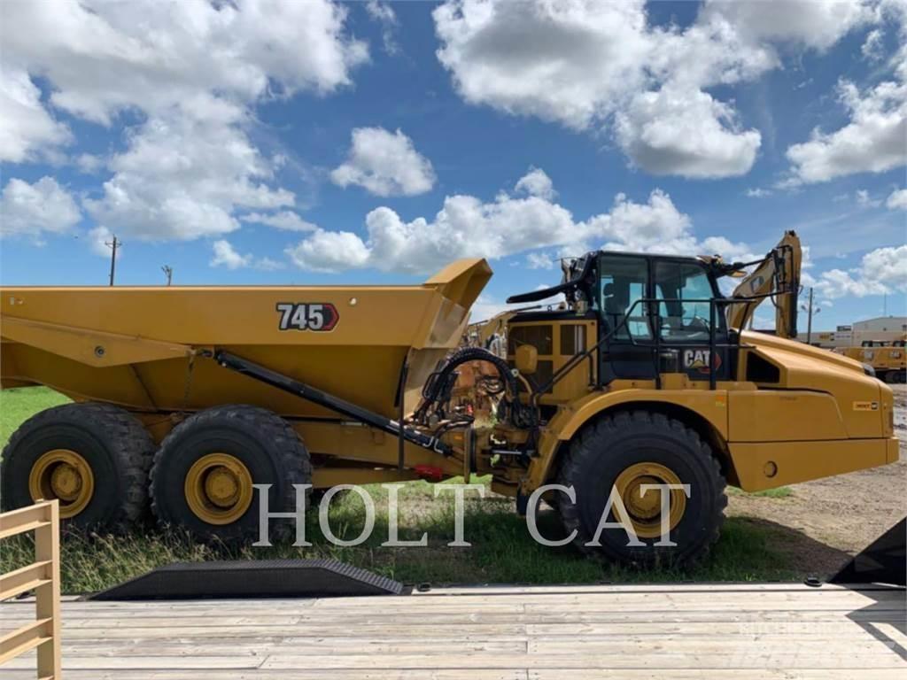 CAT 745 鉸接式起吊車