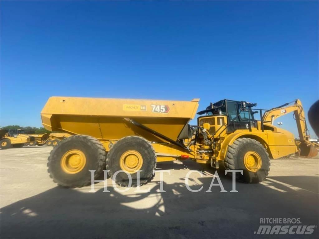 CAT 745 鉸接式起吊車