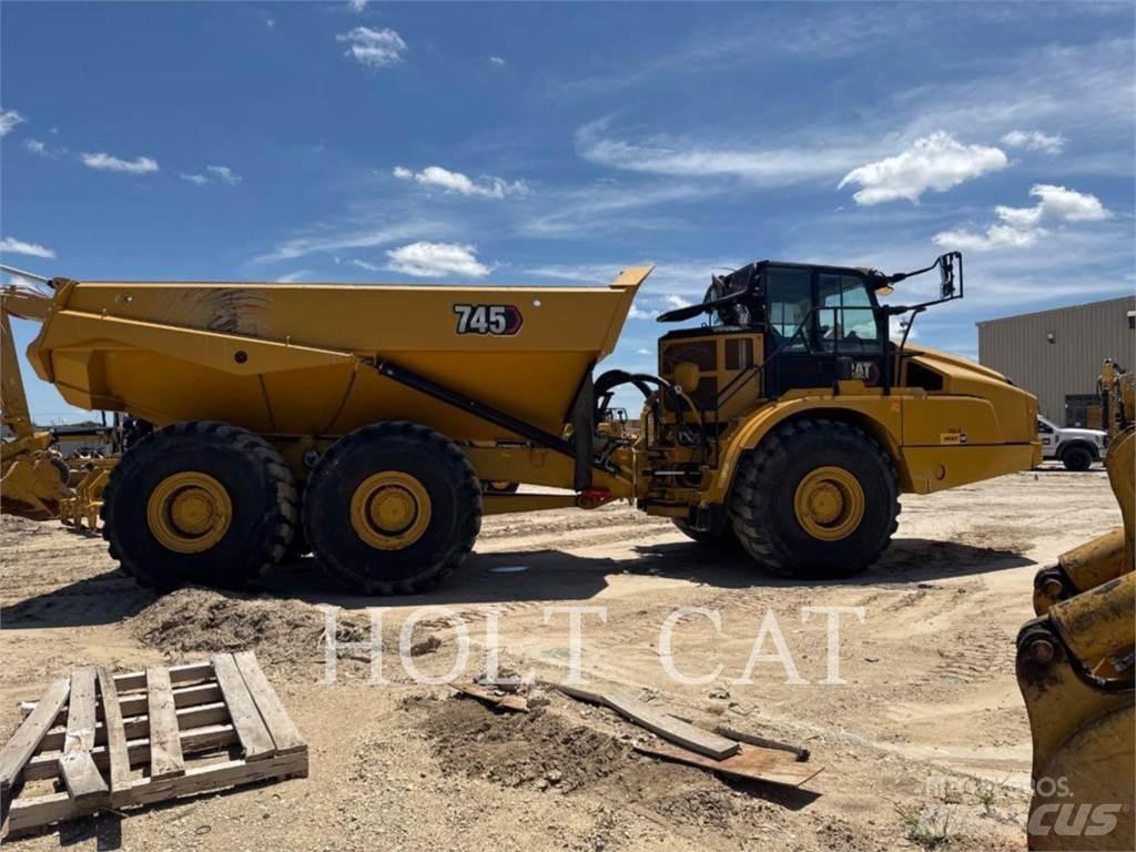 CAT 745 鉸接式起吊車